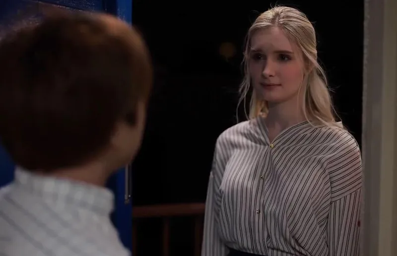 Cô đơn nơi xứ lạ với chồng già, người vợ tây được thằng hàng xóm an ủi