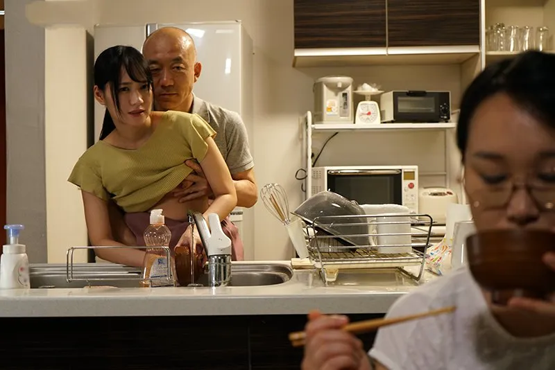 Chồng phang con gái riêng của người vợ khi biết vợ yêu không thể sinh con cho mình