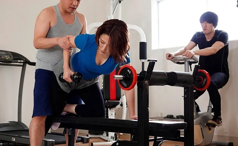 Người chồng phát hiện cô vợ địt trộm với huấn luyện viên thể hình