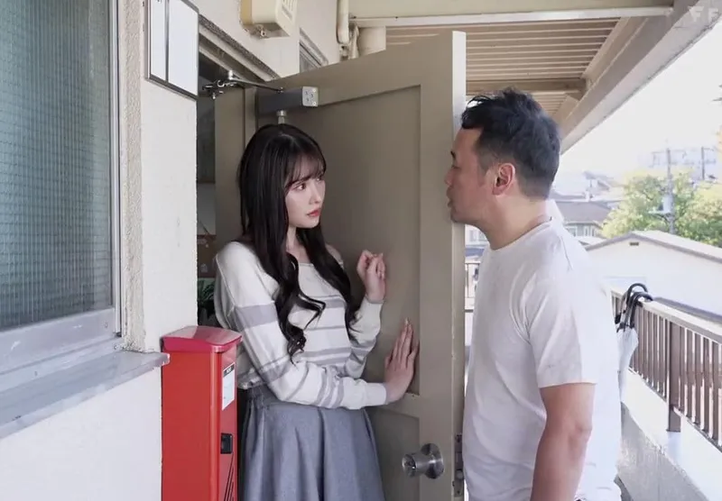 Người đẹp arina bị gã biến thái cạnh bên bắt cóc làm nô lệ khi người chồng đã đi làm