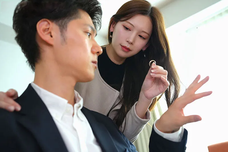 Vợ yêu đi đi chơi, gã chồng ở nhà bị nhỏ em vợ yêu gạ quan hệ không trượt phát nào