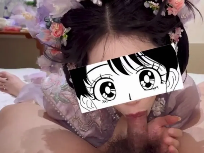 Gái xinh trong bộ đồ búp bê mút buồi cực đã